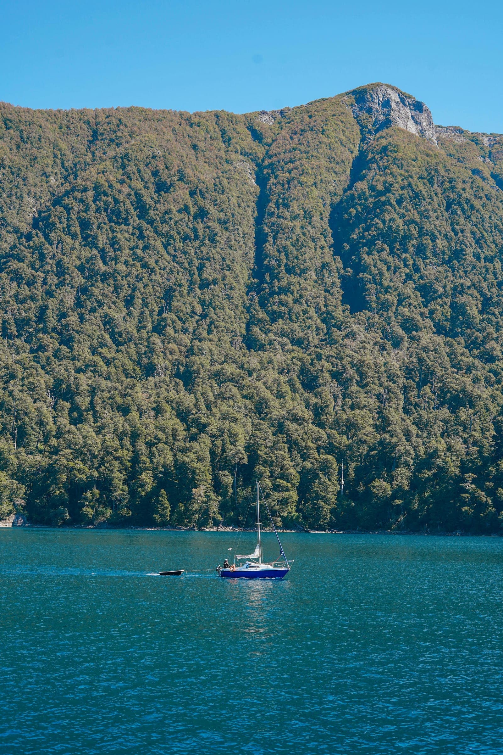 Velero en la Patagonia